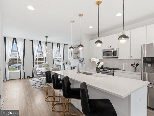 8280 CLAY LN, Manassas, VA 20110