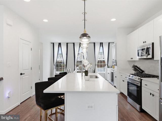 8280 CLAY LN, Manassas, VA 20110