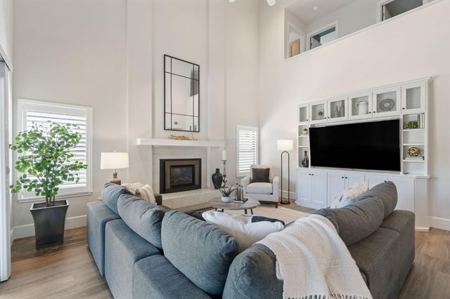 819 Falcon Ave, Davis, CA 95616