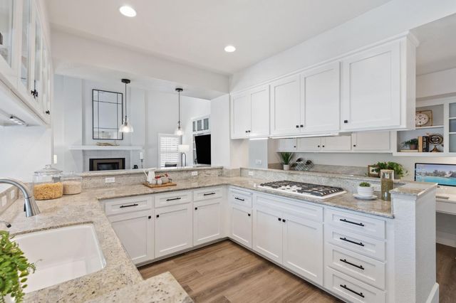 819 Falcon Ave, Davis, CA 95616