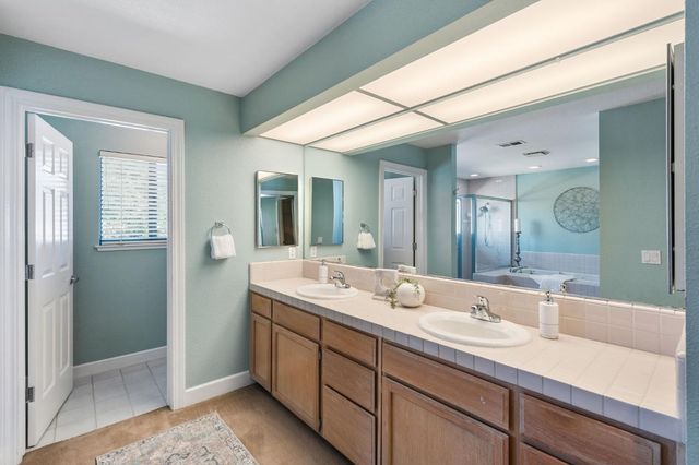 819 Falcon Ave, Davis, CA 95616