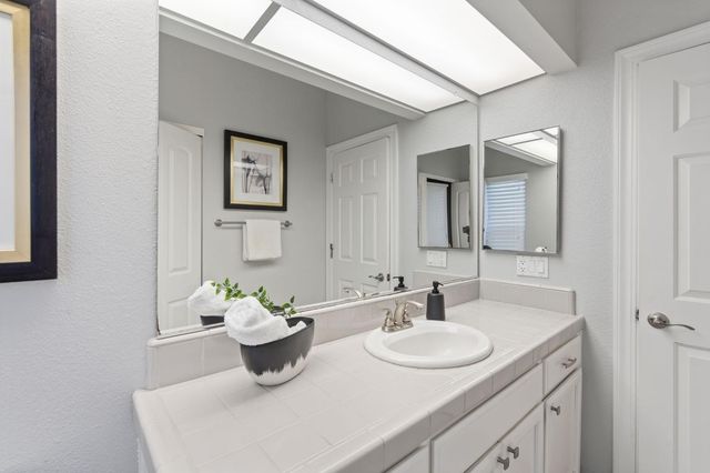 819 Falcon Ave, Davis, CA 95616