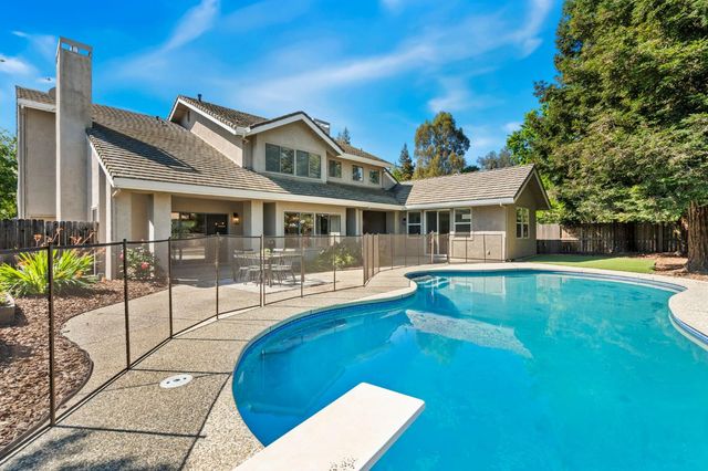 819 Falcon Ave, Davis, CA 95616