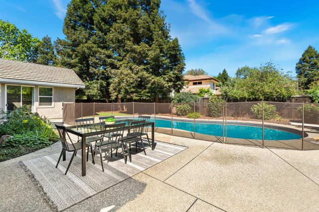 819 Falcon Ave, Davis, CA 95616