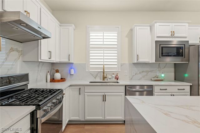 2170 Yellowfin CIR, Naples, FL 34114