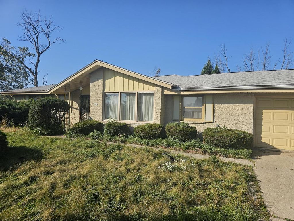 1108 W Zedler LANE, Mequon, WI 53092