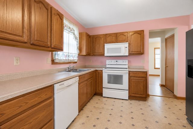 1722 Ellis Blvd NW, Cedar Rapids, IA 52405