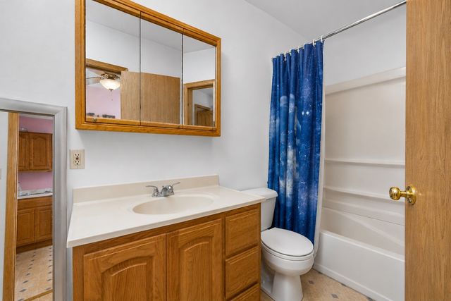 1722 Ellis Blvd NW, Cedar Rapids, IA 52405