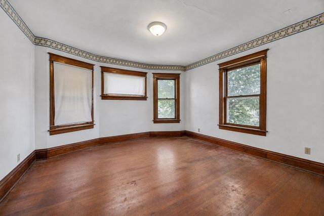 1722 Ellis Blvd NW, Cedar Rapids, IA 52405