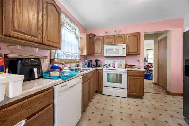 1722 Ellis Blvd NW, Cedar Rapids, IA 52405