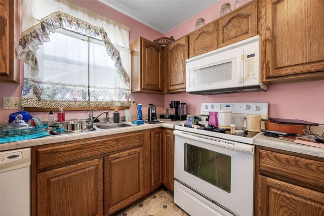 1722 Ellis Blvd NW, Cedar Rapids, IA 52405
