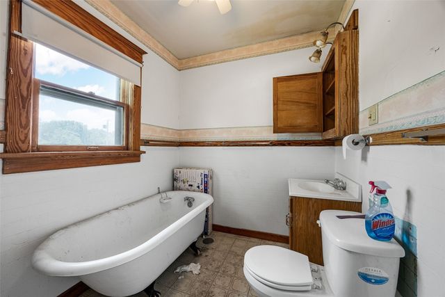 1722 Ellis Blvd NW, Cedar Rapids, IA 52405