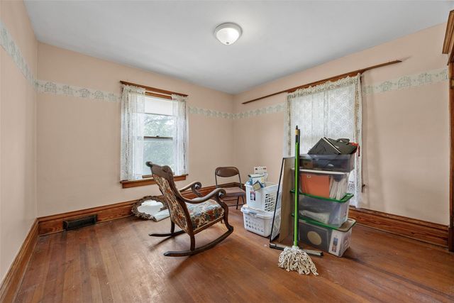 1722 Ellis Blvd NW, Cedar Rapids, IA 52405