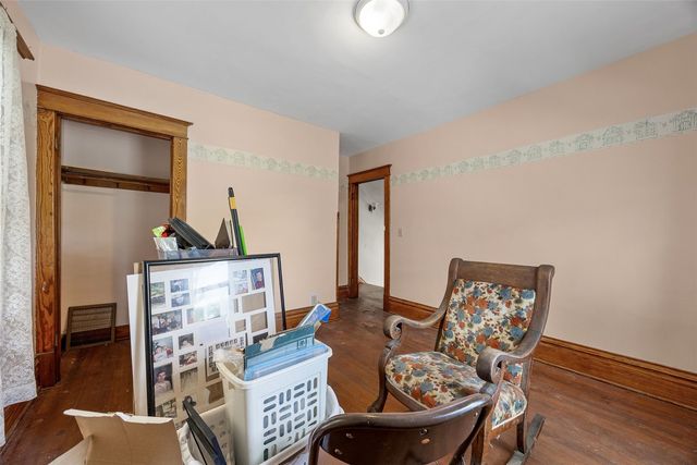 1722 Ellis Blvd NW, Cedar Rapids, IA 52405