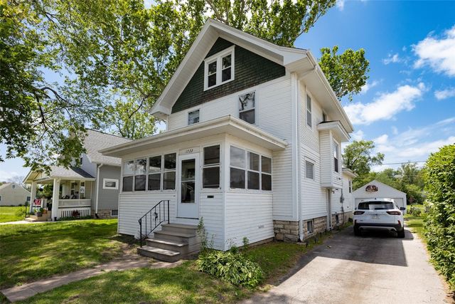 1722 Ellis Blvd NW, Cedar Rapids, IA 52405