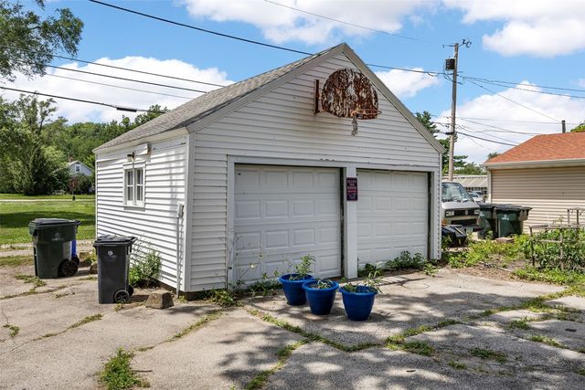 1722 Ellis Blvd NW, Cedar Rapids, IA 52405