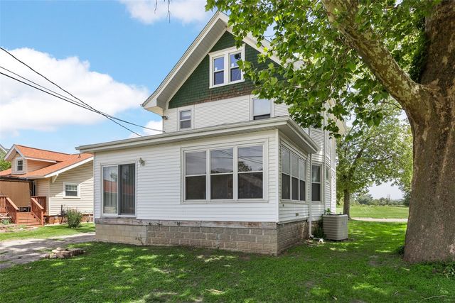 1722 Ellis Blvd NW, Cedar Rapids, IA 52405
