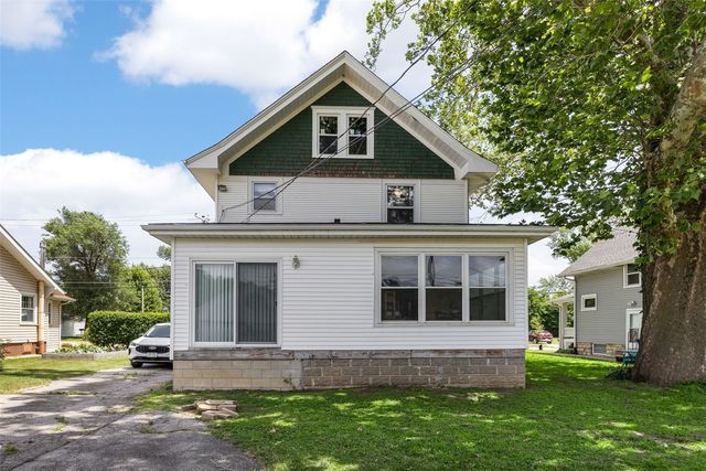1722 Ellis Blvd NW, Cedar Rapids, IA 52405