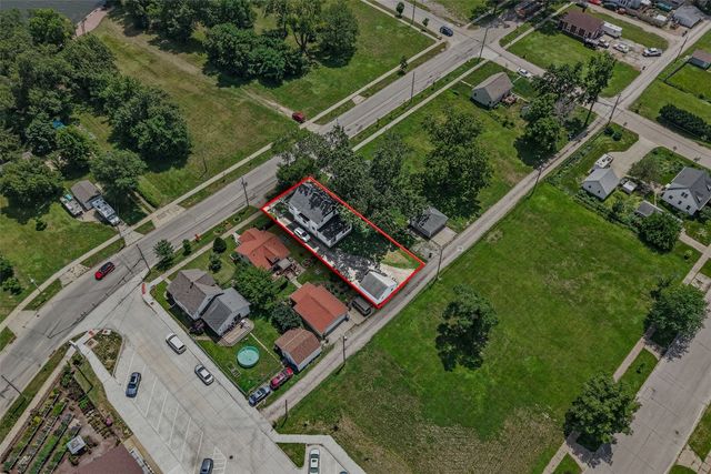 1722 Ellis Blvd NW, Cedar Rapids, IA 52405