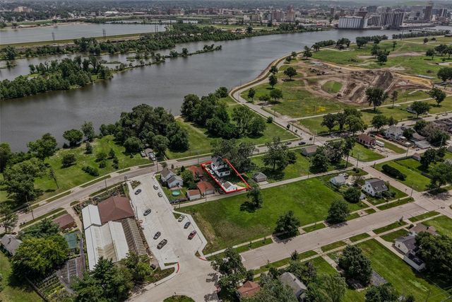 1722 Ellis Blvd NW, Cedar Rapids, IA 52405