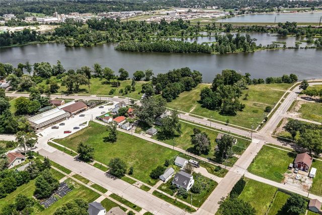 1722 Ellis Blvd NW, Cedar Rapids, IA 52405