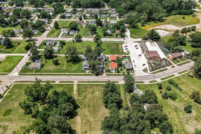 1722 Ellis Blvd NW, Cedar Rapids, IA 52405