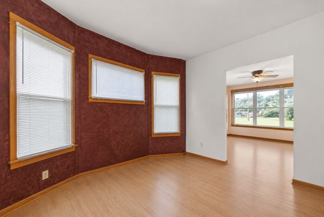 1722 Ellis Blvd NW, Cedar Rapids, IA 52405