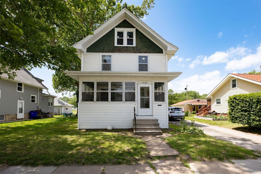 1722 Ellis Blvd NW, Cedar Rapids, IA 52405