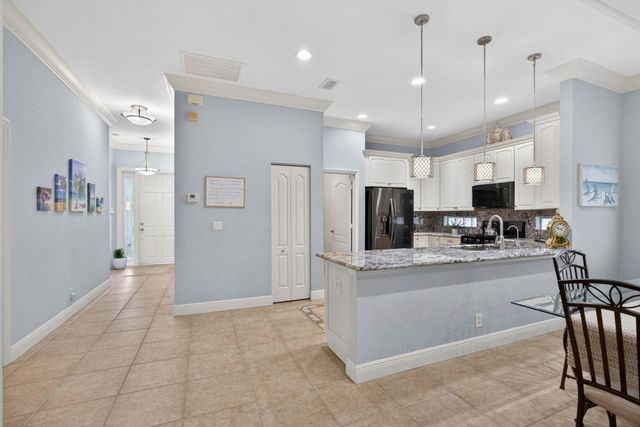 118 Kensington Way, Royal Palm Beach, FL 33414