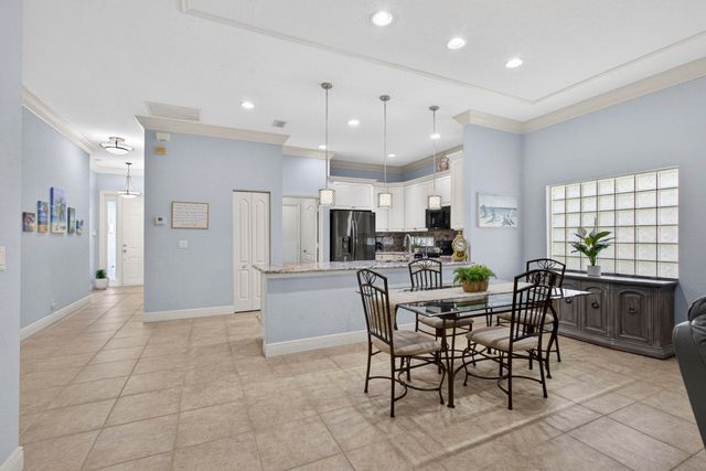 118 Kensington Way, Royal Palm Beach, FL 33414