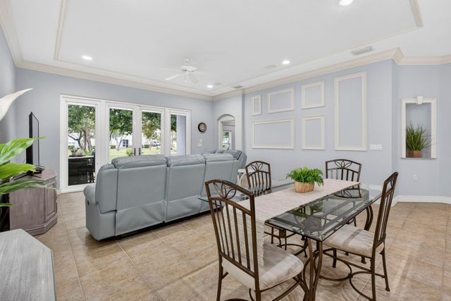 118 Kensington Way, Royal Palm Beach, FL 33414