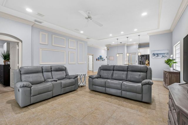 118 Kensington Way, Royal Palm Beach, FL 33414