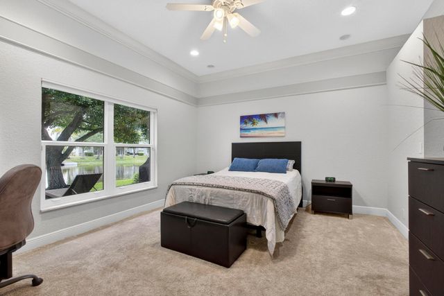 118 Kensington Way, Royal Palm Beach, FL 33414