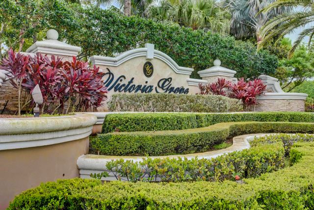 118 Kensington Way, Royal Palm Beach, FL 33414