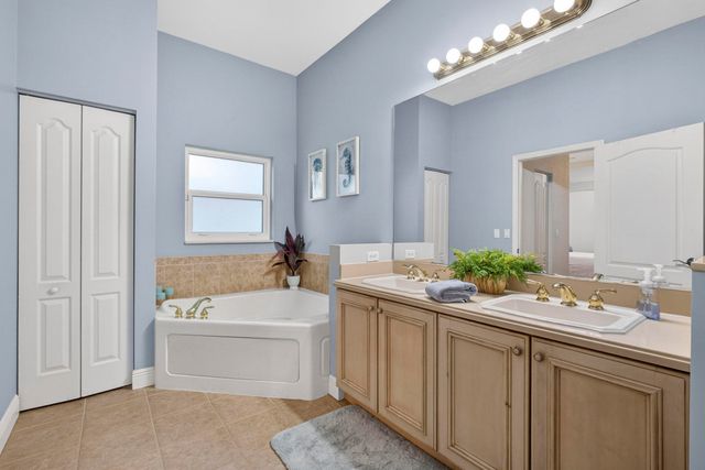 118 Kensington Way, Royal Palm Beach, FL 33414