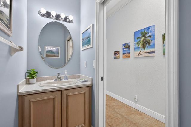 118 Kensington Way, Royal Palm Beach, FL 33414