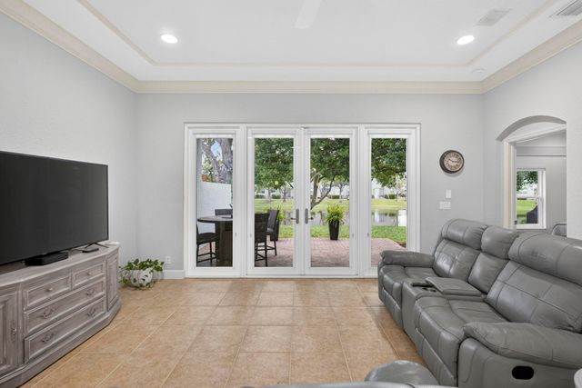 118 Kensington Way, Royal Palm Beach, FL 33414