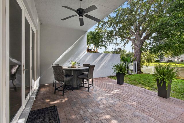 118 Kensington Way, Royal Palm Beach, FL 33414