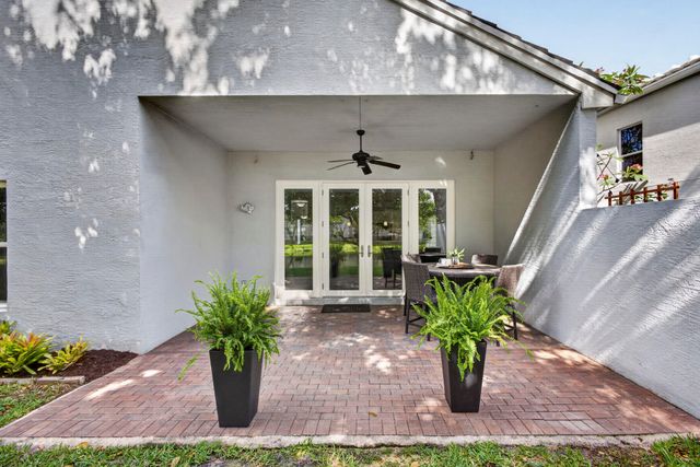 118 Kensington Way, Royal Palm Beach, FL 33414