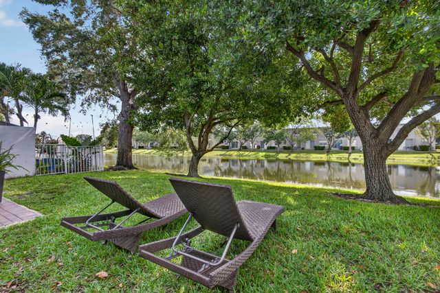 118 Kensington Way, Royal Palm Beach, FL 33414