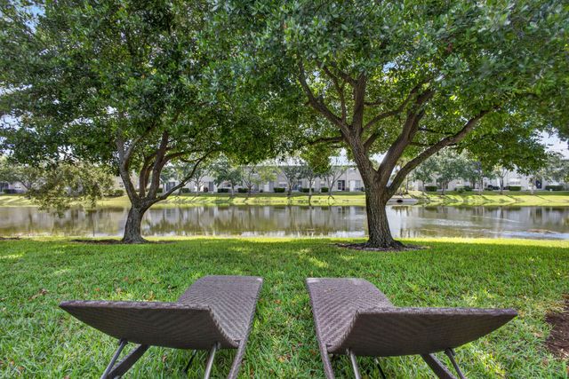 118 Kensington Way, Royal Palm Beach, FL 33414
