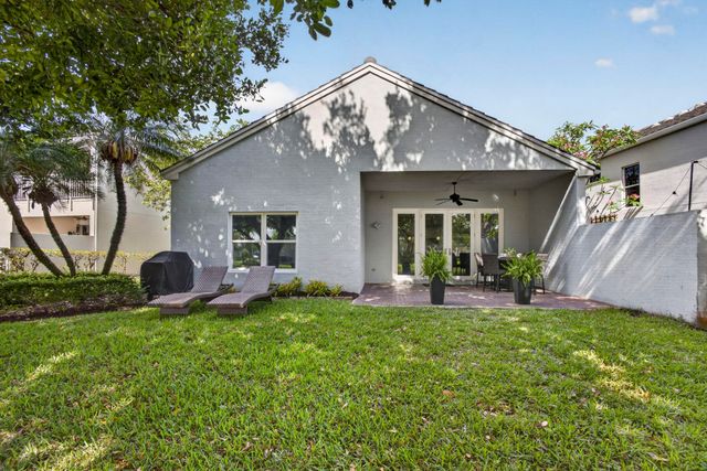 118 Kensington Way, Royal Palm Beach, FL 33414