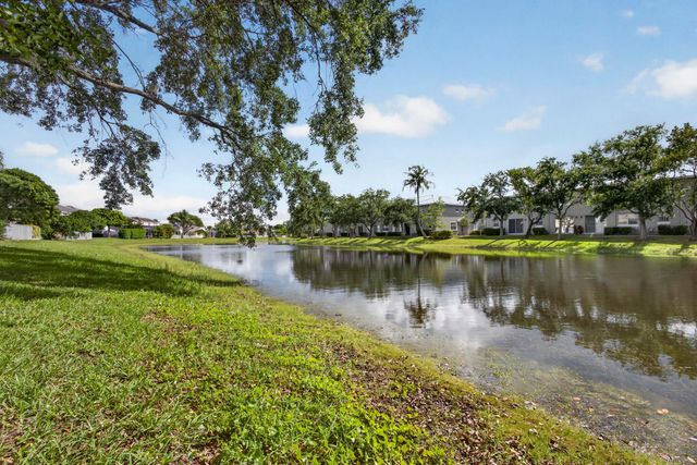 118 Kensington Way, Royal Palm Beach, FL 33414