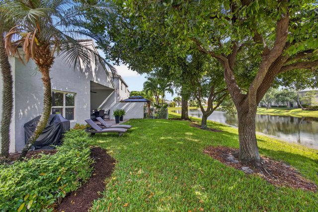 118 Kensington Way, Royal Palm Beach, FL 33414
