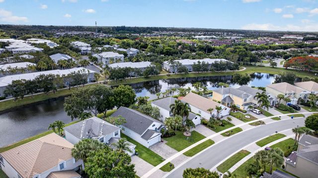 118 Kensington Way, Royal Palm Beach, FL 33414