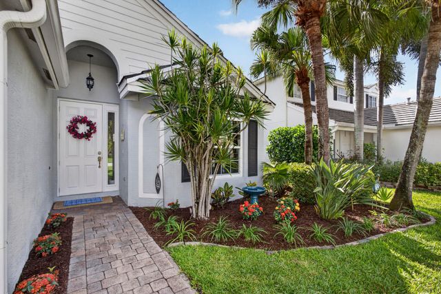 118 Kensington Way, Royal Palm Beach, FL 33414