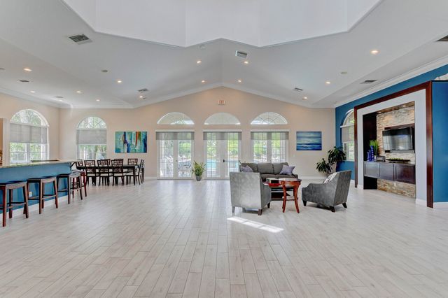 118 Kensington Way, Royal Palm Beach, FL 33414