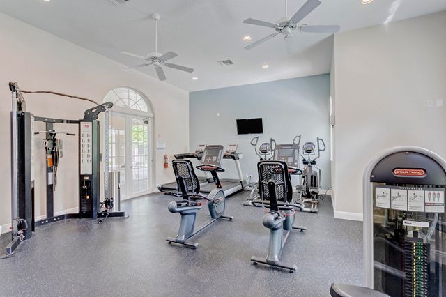 118 Kensington Way, Royal Palm Beach, FL 33414