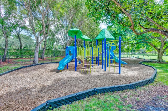 118 Kensington Way, Royal Palm Beach, FL 33414