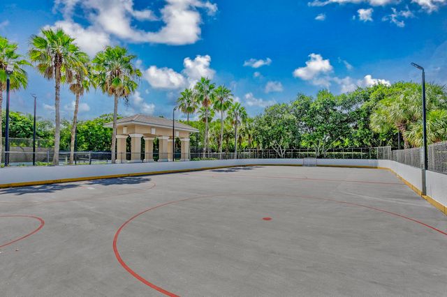 118 Kensington Way, Royal Palm Beach, FL 33414